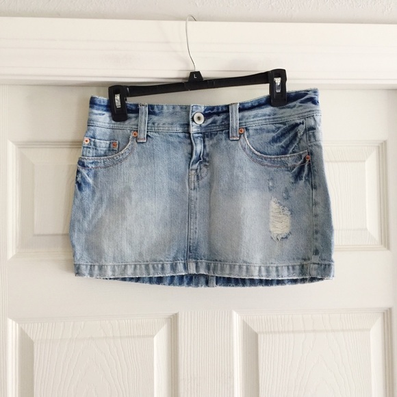 American Eagle Outfitters Dresses & Skirts - American Eagle Light Wash Distressed Denim Skirt 6